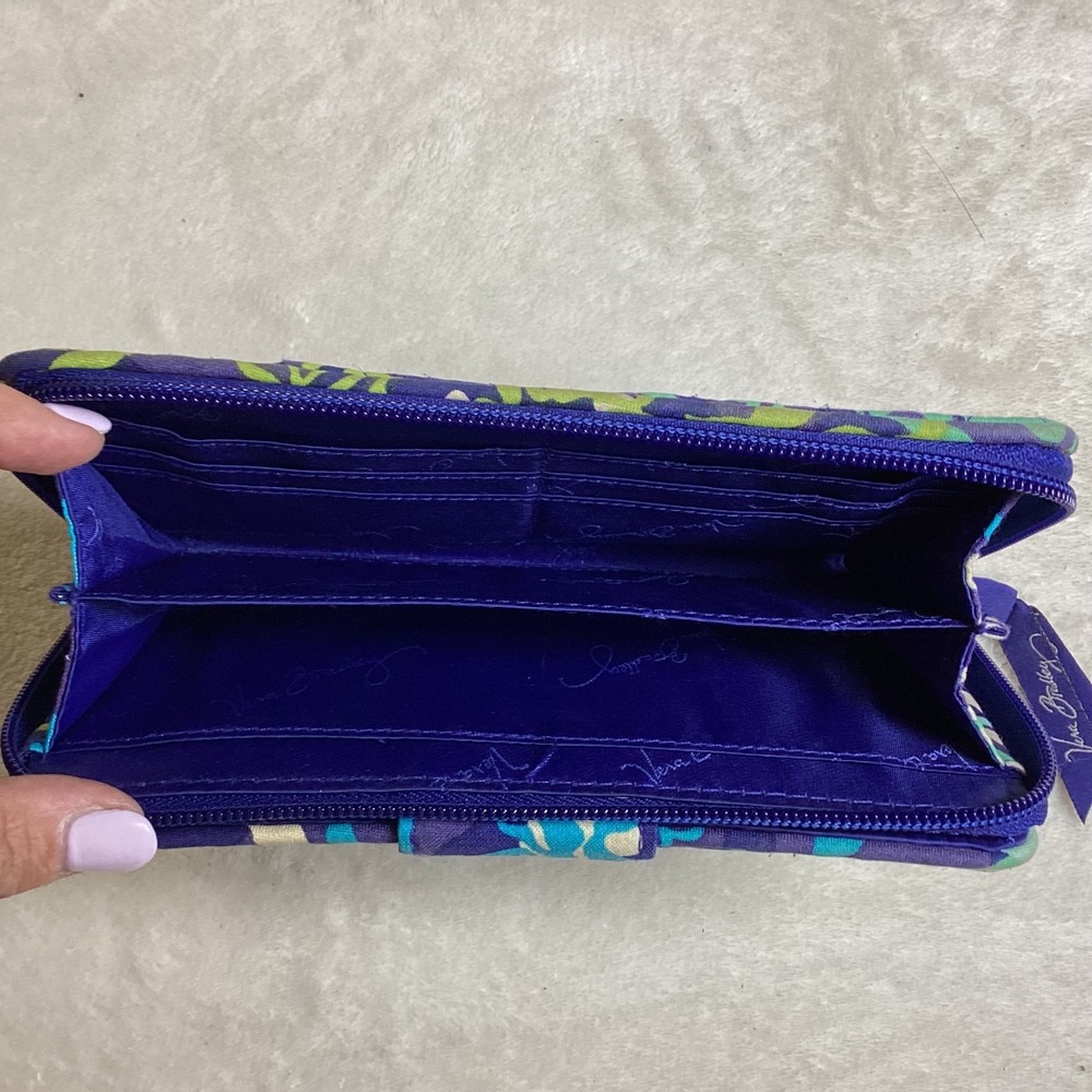 Vera Bradley Blue Bayou Quilted Cotton Turnlock Zip Around Wallet Floral‎ Purple - Picture 4 of 7